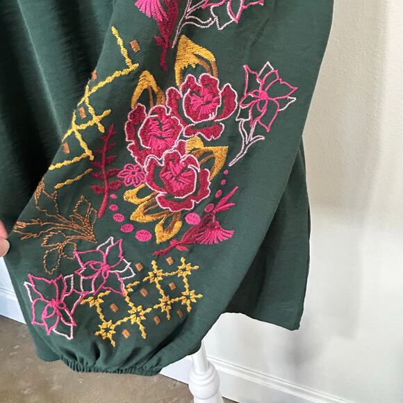 Fig and Flower Blouse Small Green Embroidered Peasant Boho Top Anthropologie - Picture 2 of 9